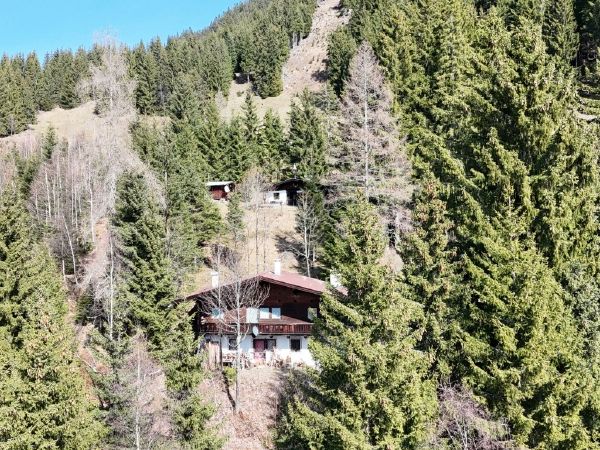 Rarität - Ferienhaus mit Freizeitwohnsitzwidmung in alpiner Naturlage in unmittelbarer Nähe von Kitzbühel zu verkaufen