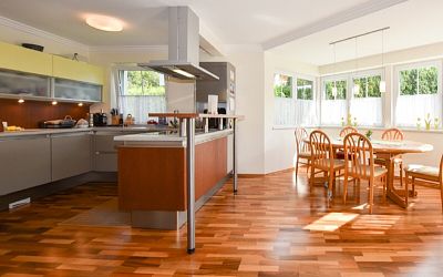 Gepflegtes Wohnhaus mit Einliegerwohnung in Naturlage