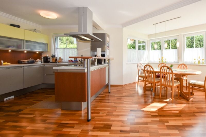 Gepflegtes Wohnhaus mit Einliegerwohnung in Naturlage