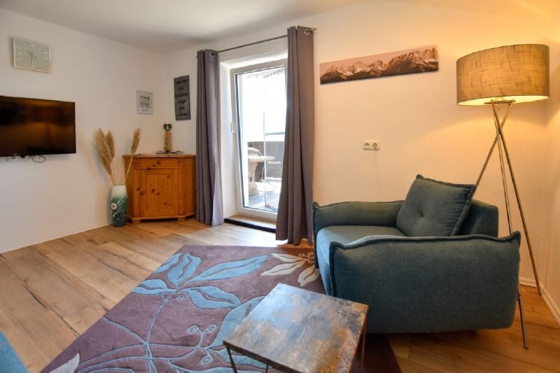 Zweifamilienhaus mit Garten, Terrassen & Carport – Generalsaniert, bezugsbereit!