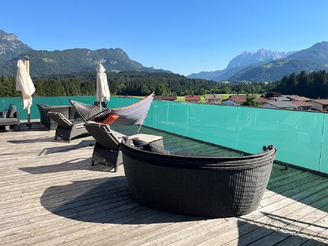 Luxuriöses Penthouse mit großer Terrasse und unverbauten Blick in die Kössener Bergwelt