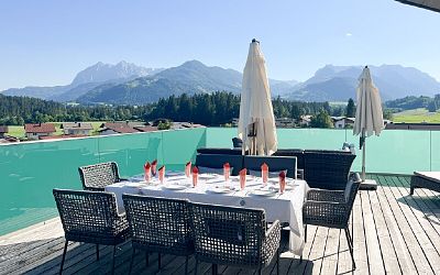 Luxuriöses Penthouse mit großer Terrasse und unverbauten Blick in die Kössener Bergwelt