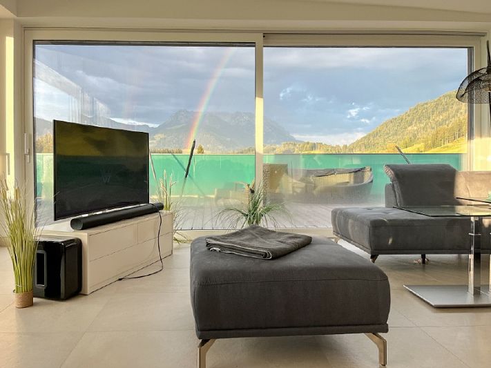 Luxuriöses Penthouse mit großer Terrasse und unverbauten Blick in die Kössener Bergwelt