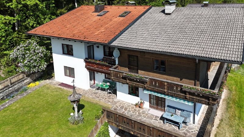 Doppelhaus mit viel Wohn- und Nutzraum und großem Potenzial in Hopfgarten zu verkaufen.