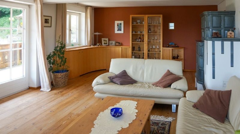 Doppelhaus mit viel Wohn- und Nutzraum und großem Potenzial in Hopfgarten zu verkaufen.