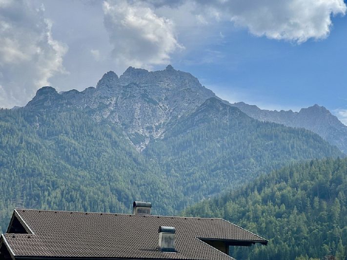 Sonniges Grundstück nahe Steinplatte für Mehrparteienhaus sowie zwei Einfamilienhäuser.
