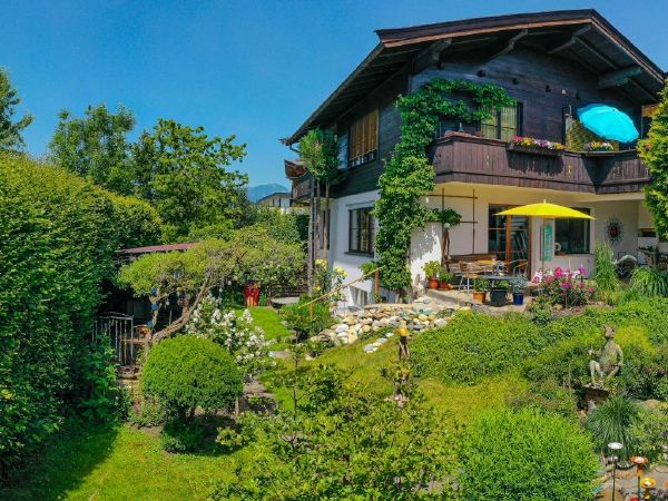 Zwei miteinander verbundene Gartenwohnungen in zentraler Lage von St. Johann auf Leibrentenbasis zu verkaufen