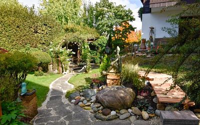 Zwei miteinander verbundene Gartenwohnungen in zentraler Lage von St. Johann auf Leibrentenbasis zu verkaufen