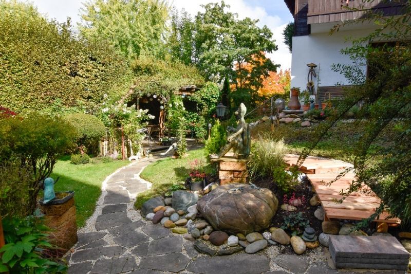 Zwei miteinander verbundene Gartenwohnungen in zentraler Lage von St. Johann auf Leibrentenbasis zu verkaufen