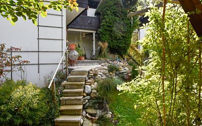 Zwei miteinander verbundene Gartenwohnungen in zentraler Lage von St. Johann auf Leibrentenbasis zu verkaufen