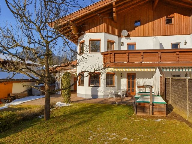 Einfamilienwohnhaus in gekoppelter Bauweise in sonniger Lage in Erpfendorf