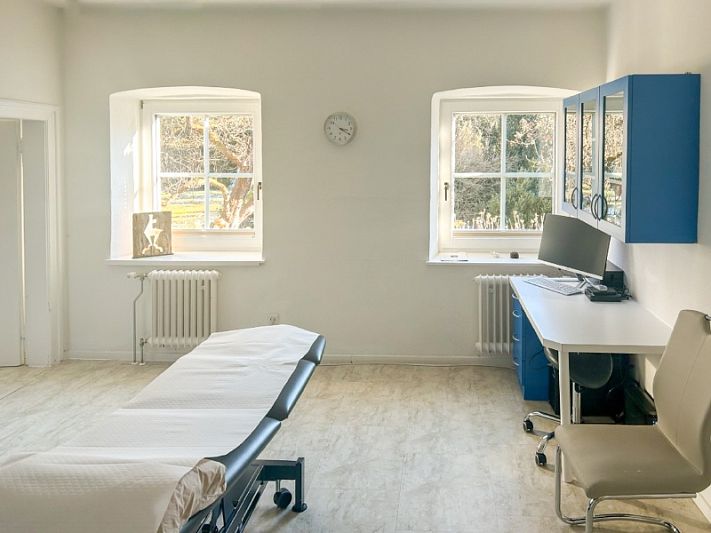 Miete: Attraktive Gewerbefläche in St. Johann in Tirol – ideal für Ordination, Therapie oder Büro