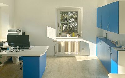 Miete: Attraktive Gewerbefläche in St. Johann in Tirol – ideal für Ordination, Therapie oder Büro