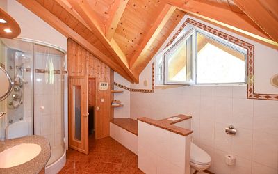 Gepflegtes Wohnhaus mit Einliegerwohnung in Naturlage