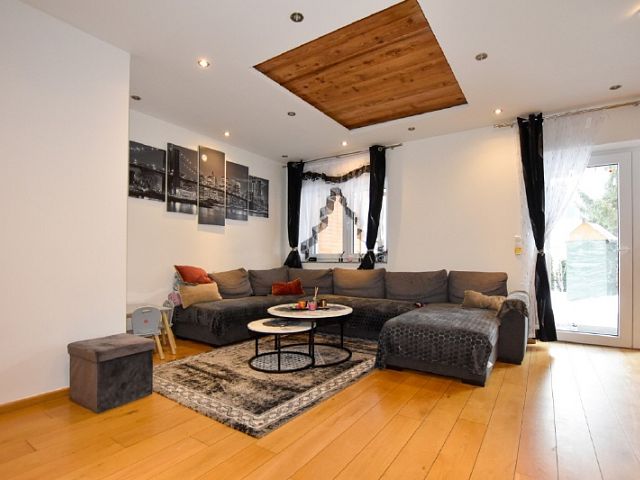 Hochwertige barrierefreie Wohnung mit großem Garten