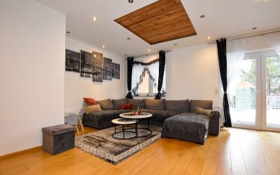 Hochwertige barrierefreie Wohnung mit großem Garten