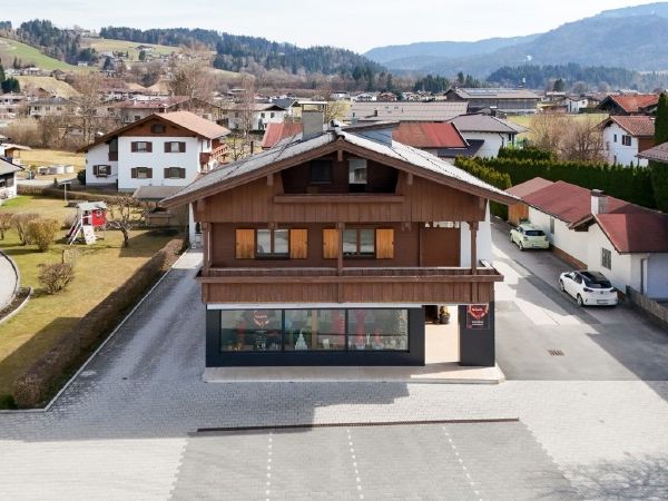 Kauf Wohnhaus mit Geschäfts-/ Büro- und Lagerflächen in Kössen