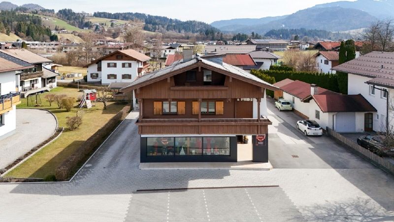 Kauf Wohnhaus mit Geschäfts-/ Büro- und Lagerflächen in Kössen