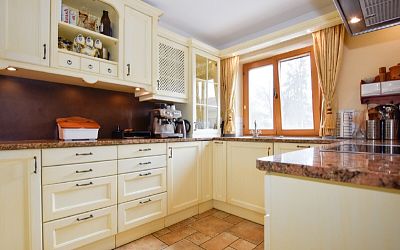 Kauf Wohnhaus mit Geschäfts-/ Büro- und Lagerflächen in Kössen