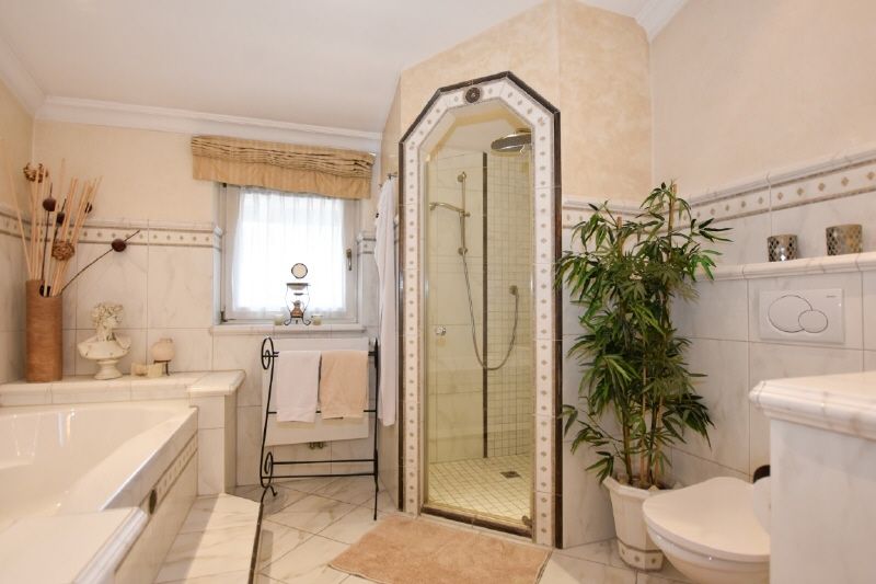 Kauf Wohnhaus mit Geschäfts-/ Büro- und Lagerflächen in Kössen