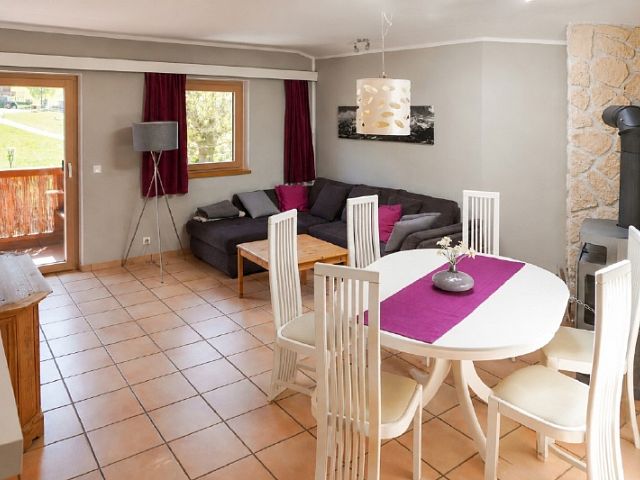 Große sonnige und ruhige Wohnung mit 3 Schlafzimmer in Itter