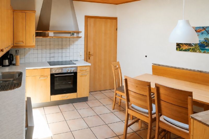 Große sonnige und ruhige Wohnung mit 3 Schlafzimmer in Itter