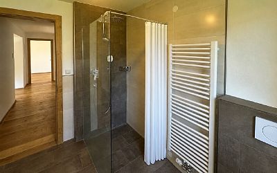 ERSTBEZUG – Generalsanierte Wohnung mit 2 Balkone in Schwendt zu vermieten
