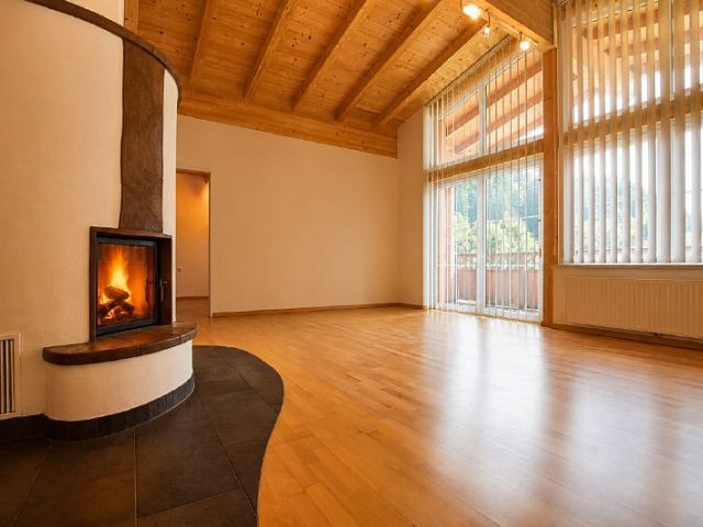 Dachgeschosswohnung mit Sichtdachstuhl, Kaminofen und großem Balkon in Fieberbrunn