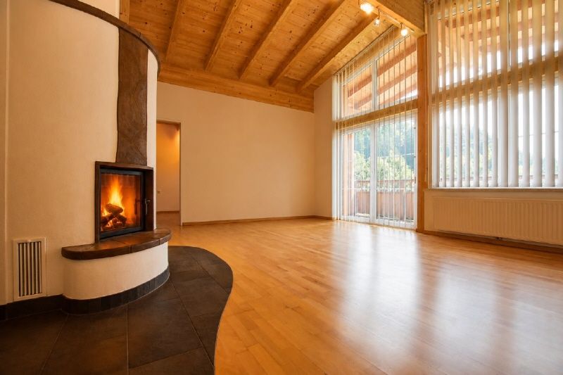 Dachgeschosswohnung mit Sichtdachstuhl, Kaminofen und großem Balkon in Fieberbrunn