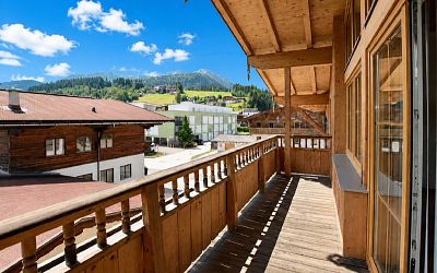Dachgeschosswohnung mit Sichtdachstuhl, Kaminofen und großem Balkon in Fieberbrunn