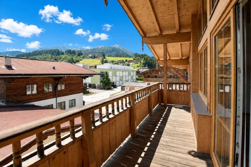 Dachgeschosswohnung mit Sichtdachstuhl, Kaminofen und großem Balkon in Fieberbrunn