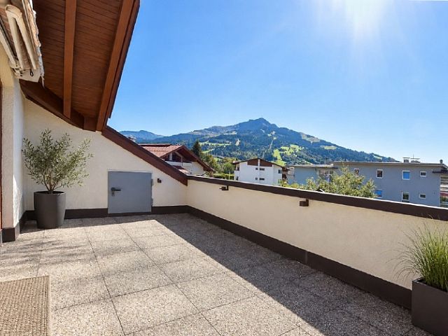 Großzügige Dachgeschosswohnung zentrumsnah mit Dachterrasse