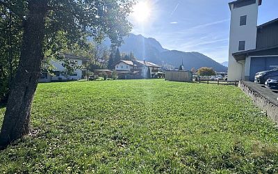 Sonniges Baugrundstück in zentraler Dorflage von Schwendt