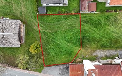 Sonniges Baugrundstück in zentraler Dorflage von Schwendt